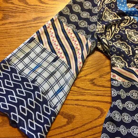 *NWT* Women's sheer flare sleeved tunic. - Picture 3 of 6